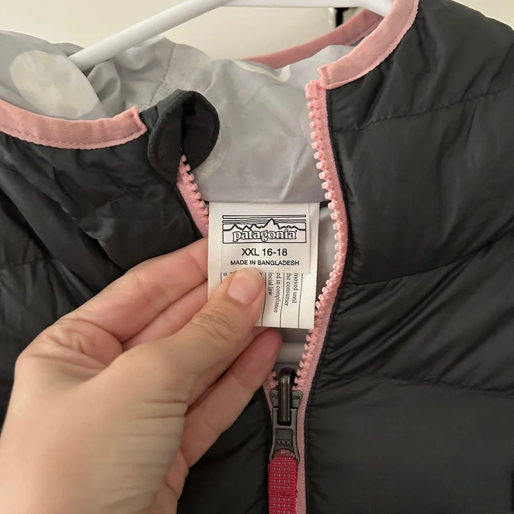 Patagonia Kids' Reversible Down Sweater™ Hoody - Picture 3 of 4